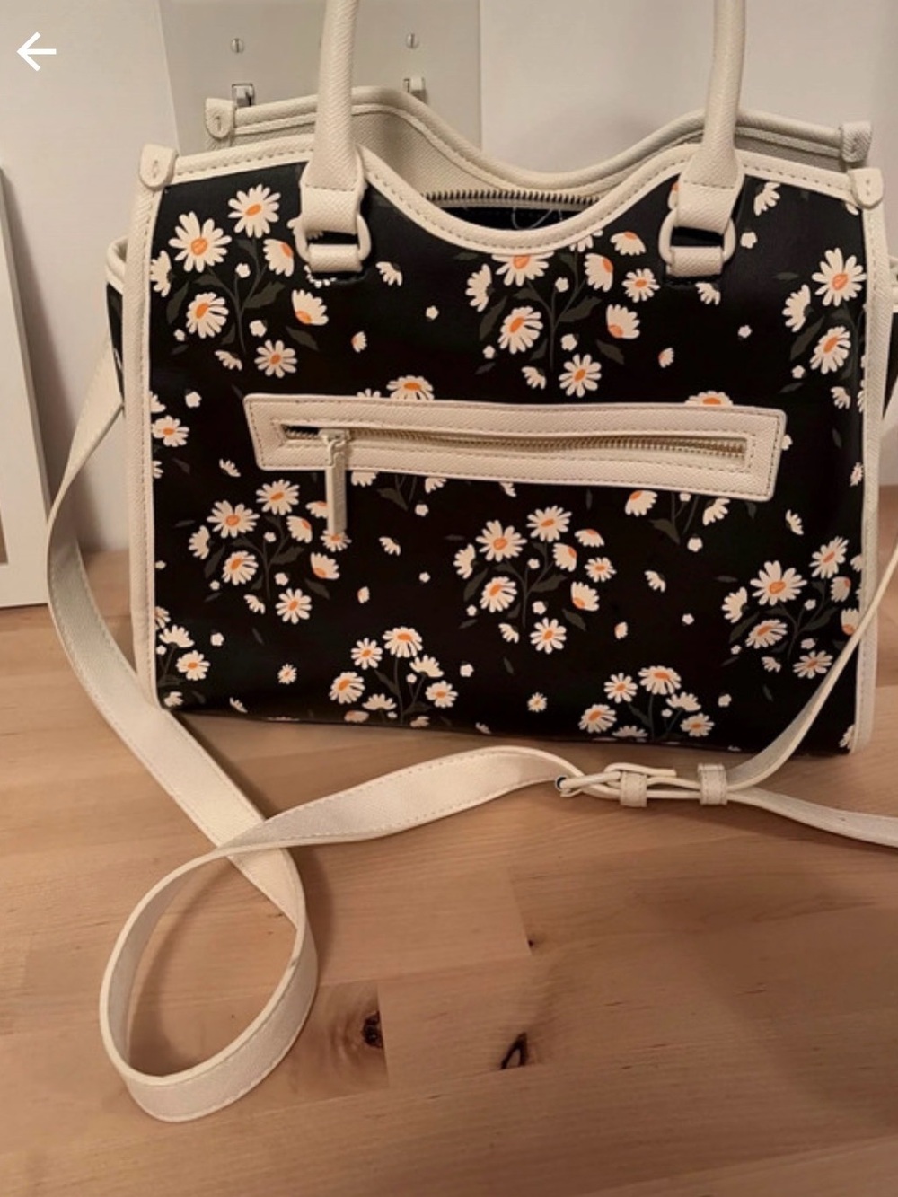 Betsey Johnson Adorable Daisy Crossbody Bag